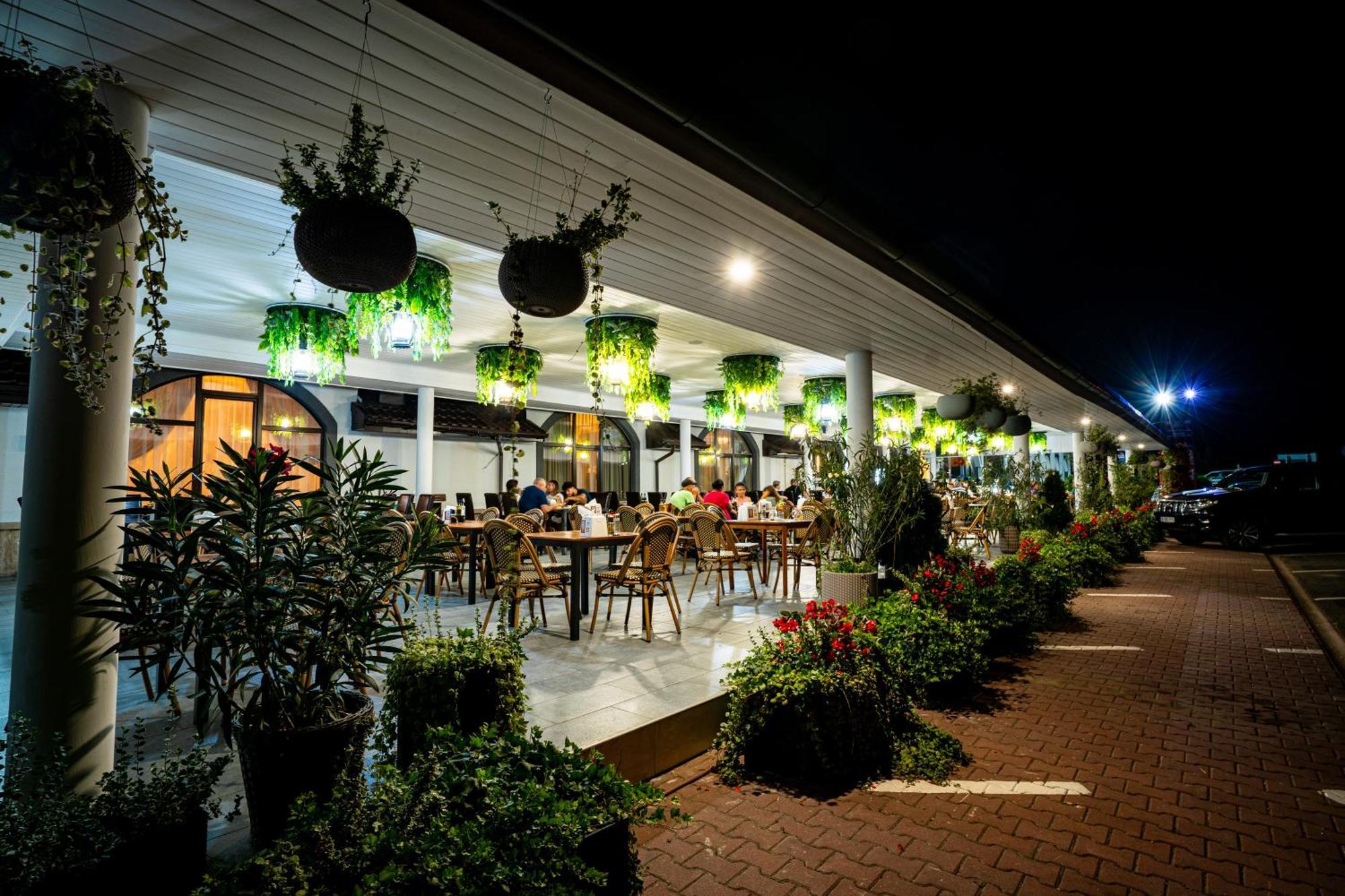 Hanul Domnesc Imperial Hotel & Spa Călan Exteriör bild