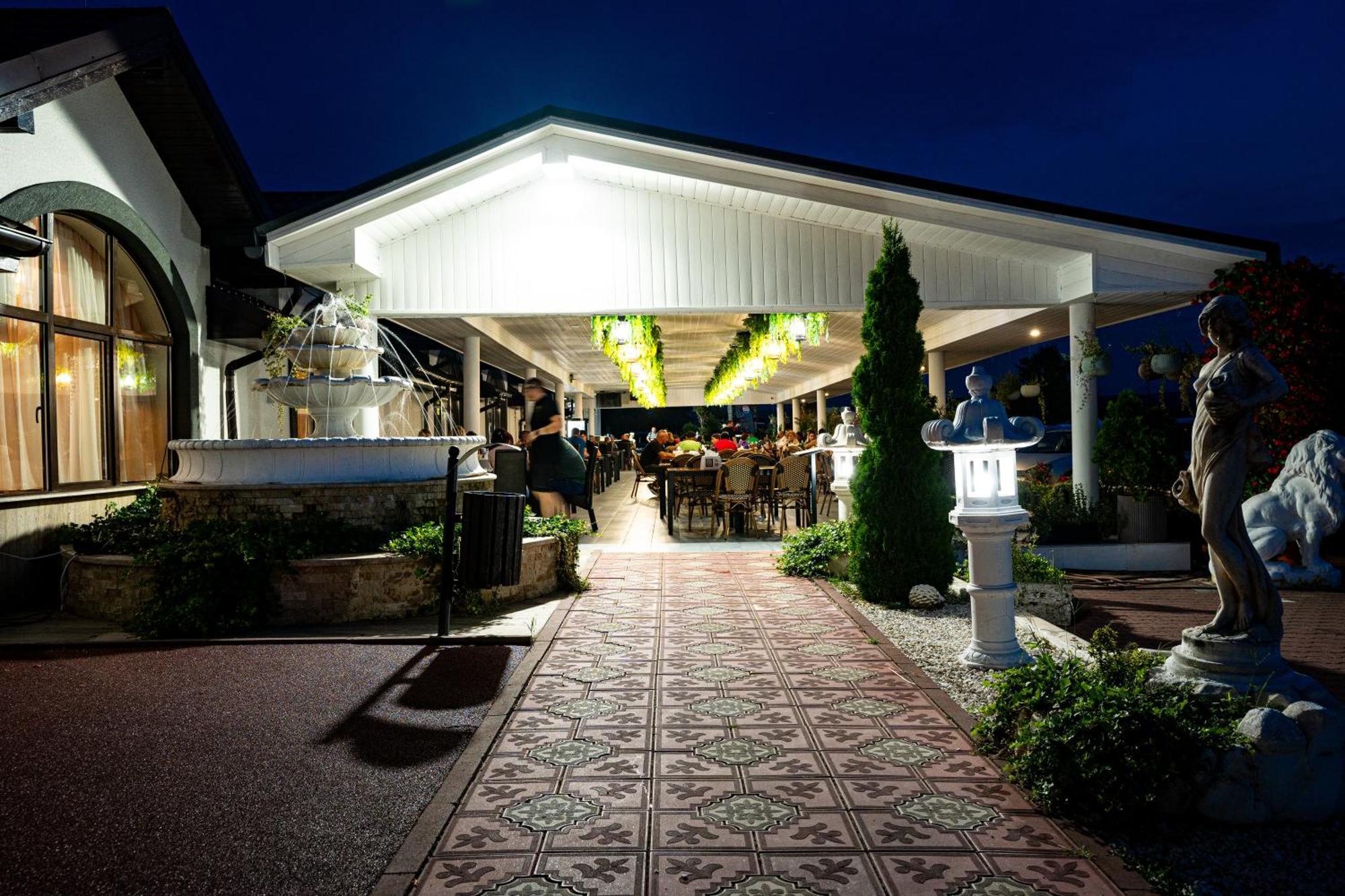 Hanul Domnesc Imperial Hotel & Spa Călan Exteriör bild