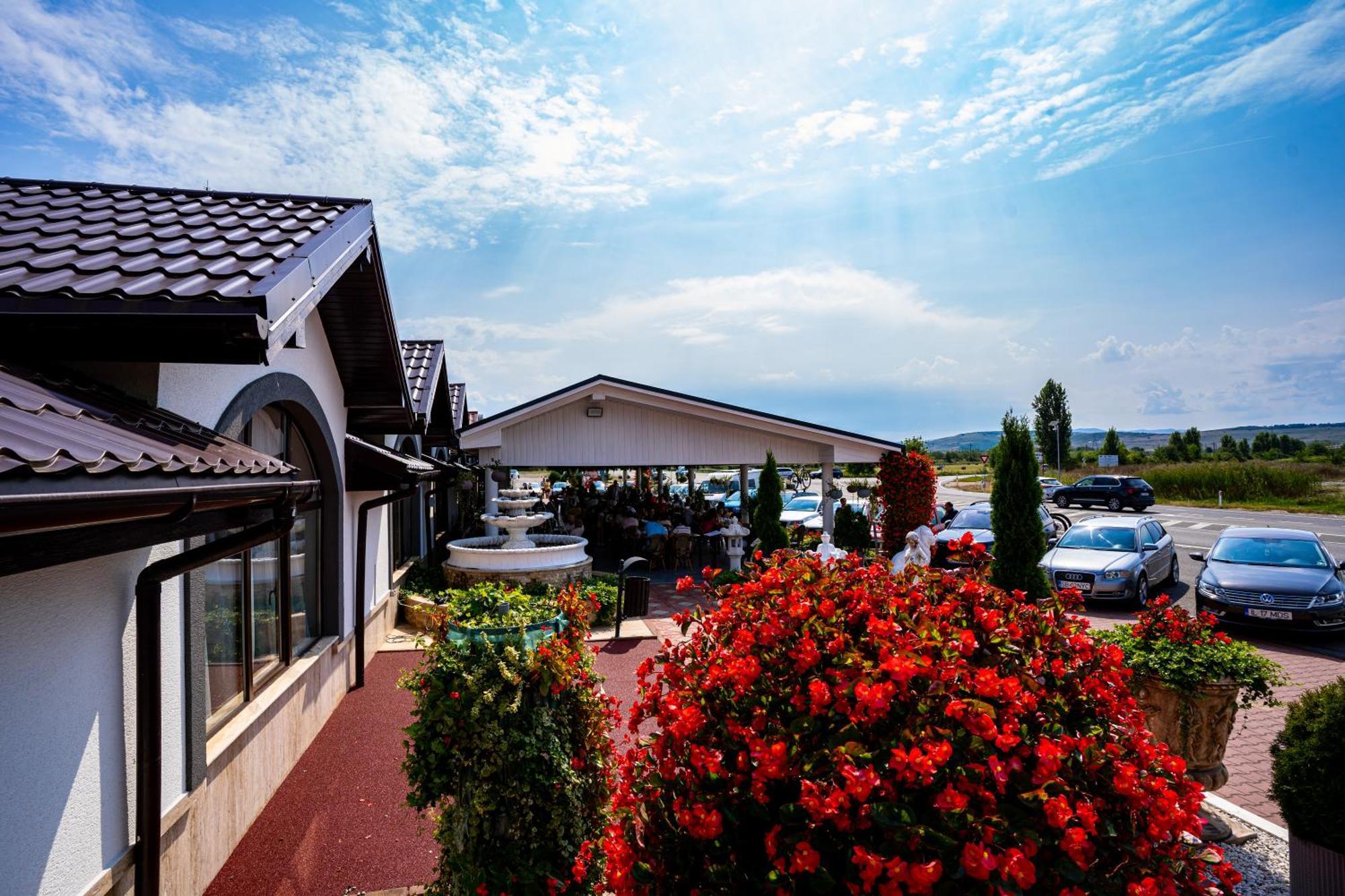 Hanul Domnesc Imperial Hotel & Spa Călan Exteriör bild