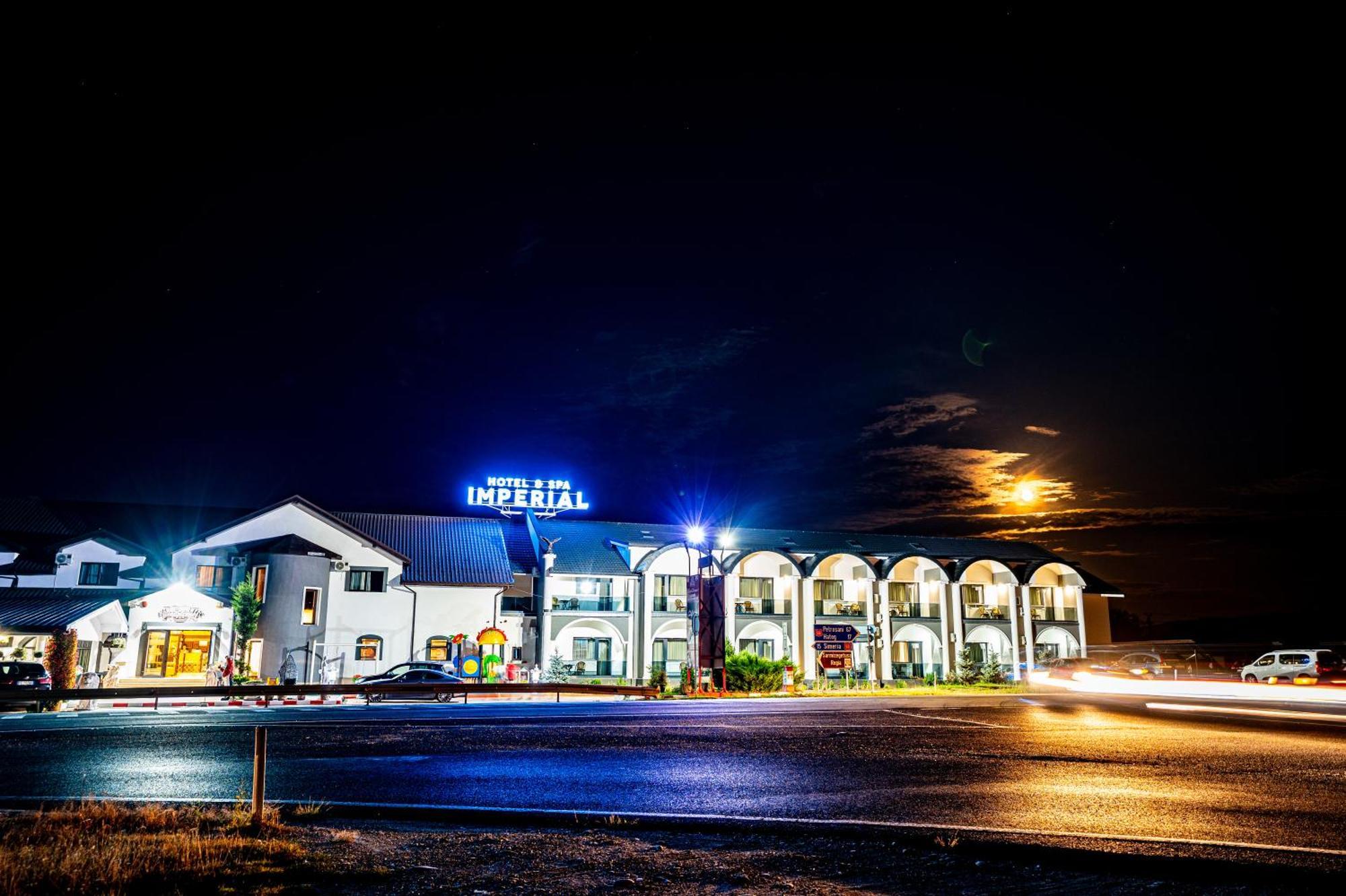 Hanul Domnesc Imperial Hotel & Spa Călan Exteriör bild