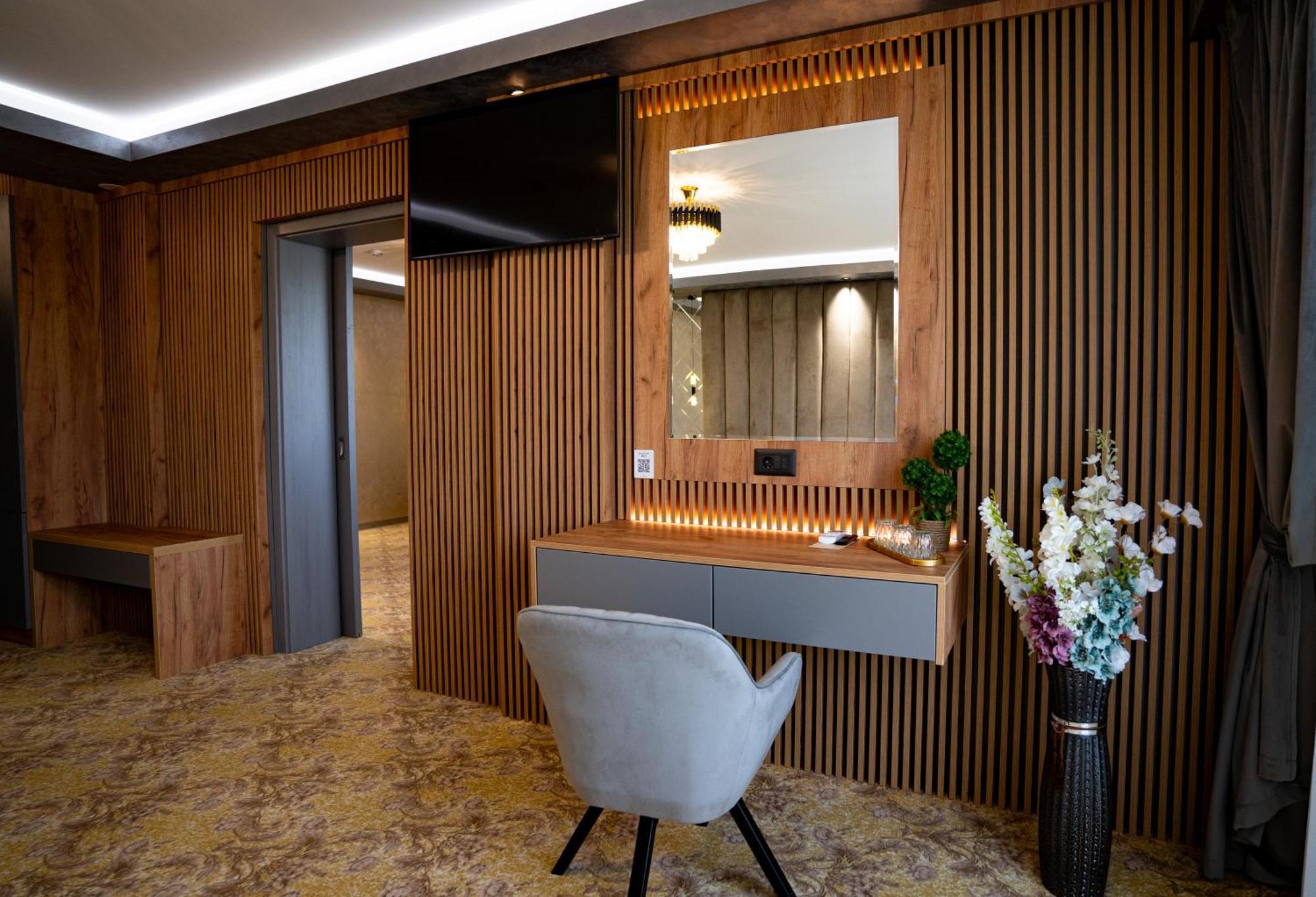 Hanul Domnesc Imperial Hotel & Spa Călan Exteriör bild