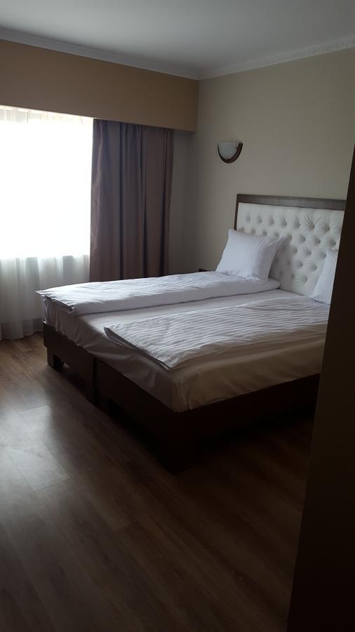 Hanul Domnesc Imperial Hotel & Spa Călan Exteriör bild