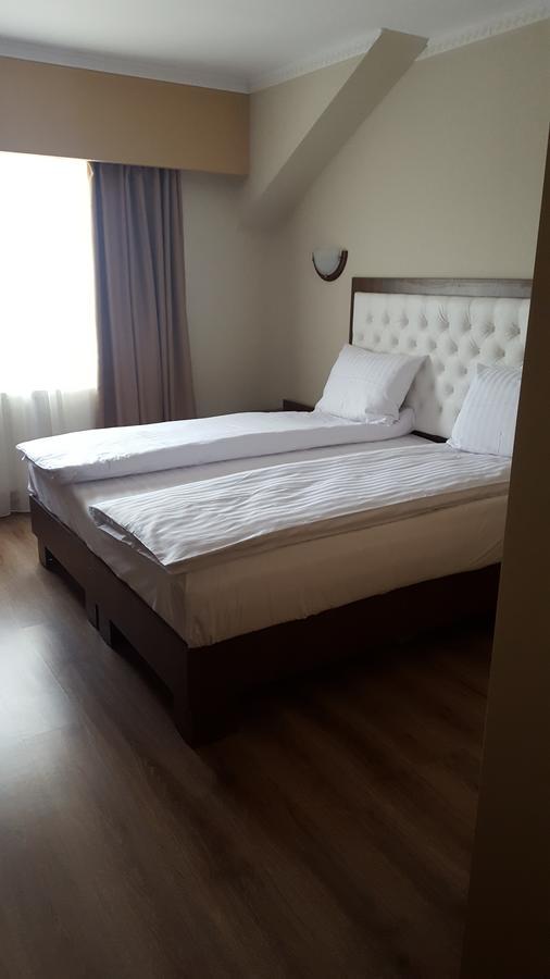 Hanul Domnesc Imperial Hotel & Spa Călan Exteriör bild